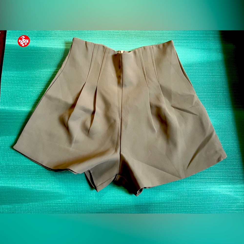 J.ING’s shorts size: M